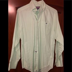 Light green vineyard vines buttons down shirt